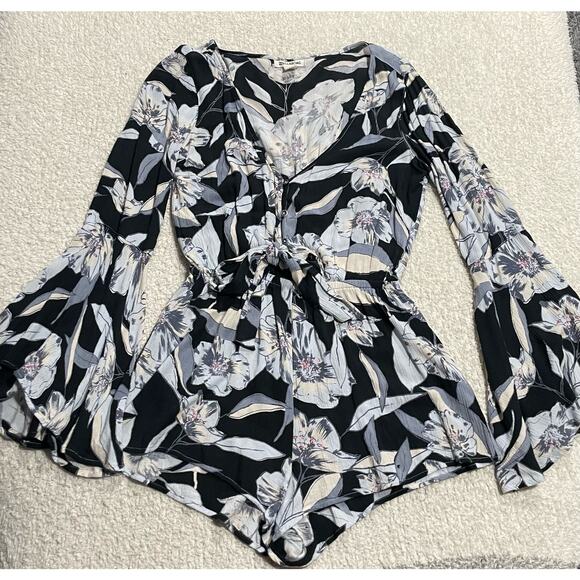 Billabong Women's Size Small Sittin Pretty Romper Bell Sleeve Blue - Picture 1 of 13